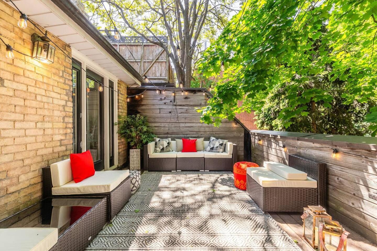 Sweet Home Toronto Exterior photo