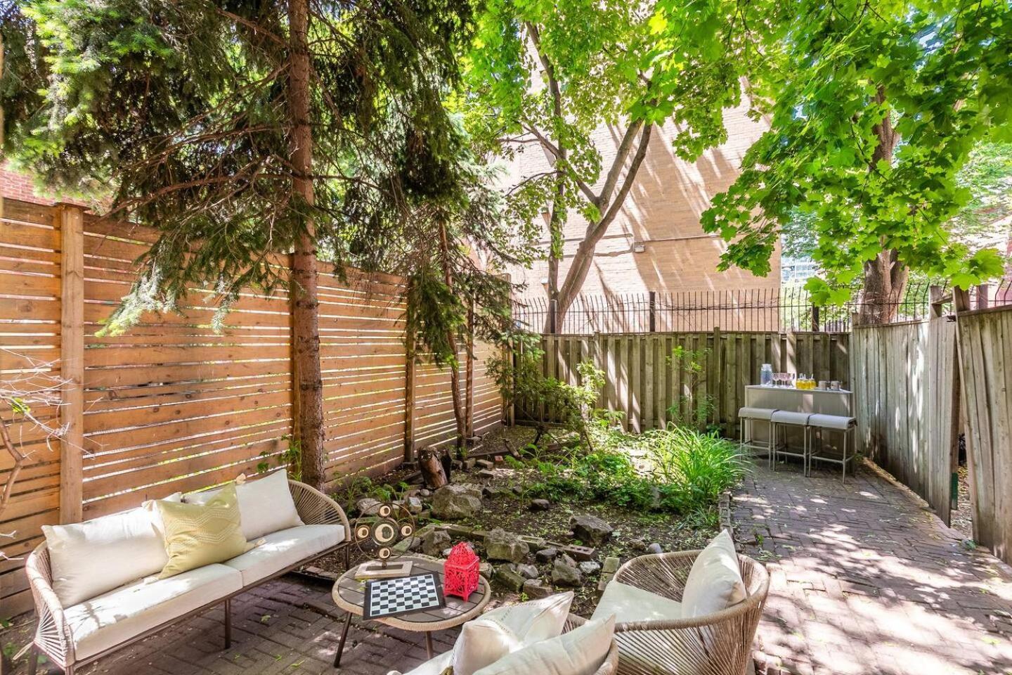 Sweet Home Toronto Exterior photo