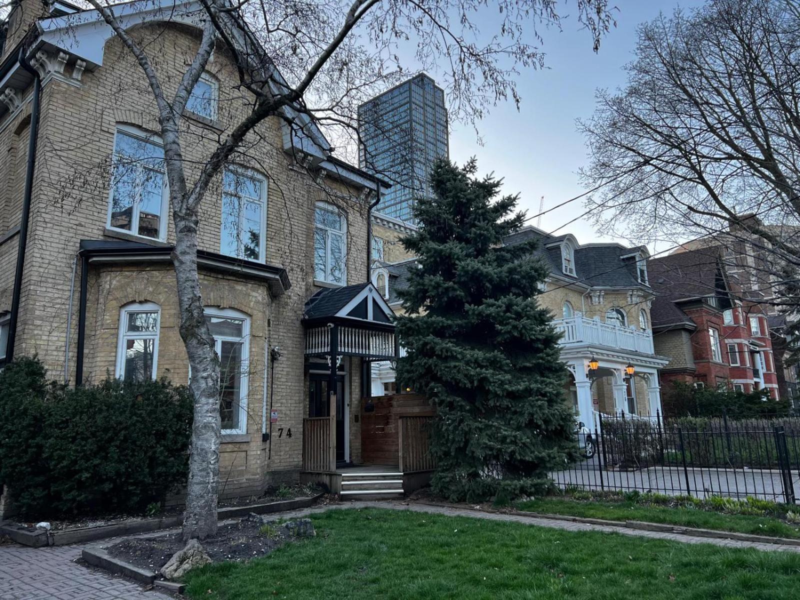 Sweet Home Toronto Exterior photo