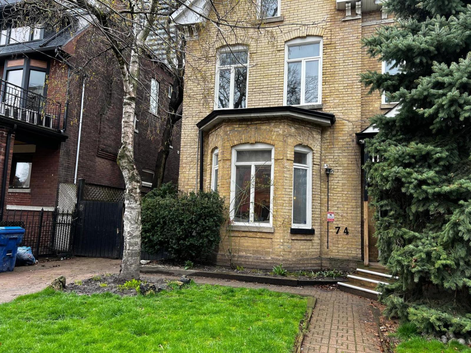 Sweet Home Toronto Exterior photo